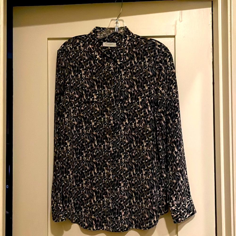 Long Sleeve Equipment Signature shirt in dusty blue leopard printed silk